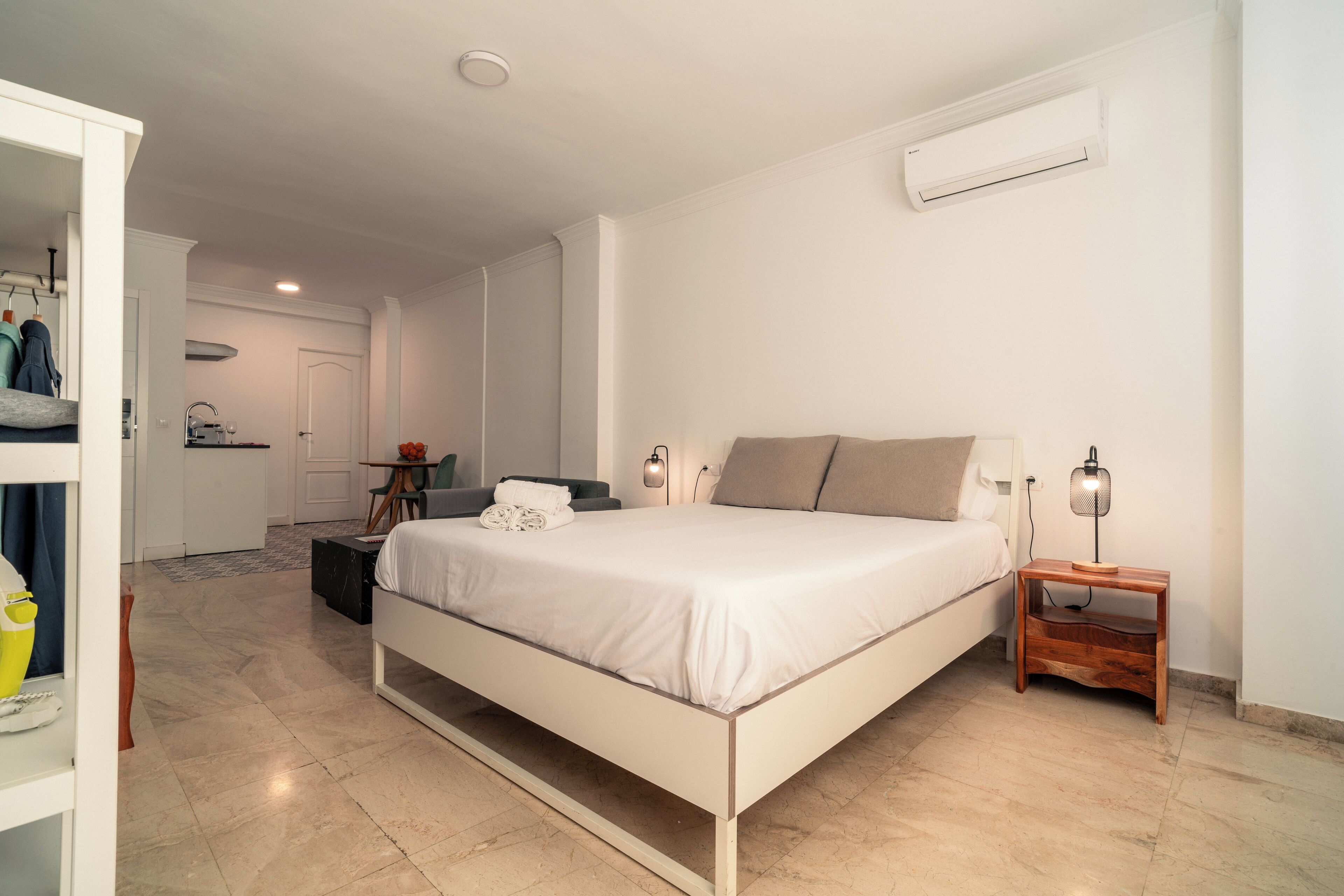 10 soveværelser, strygejern/strygebræt, internetforbindelse, sengetøj