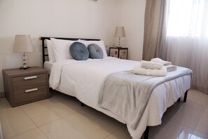 Leilighet, balkong, byutsikt | Blendingsgardiner og wi-fi (inkludert)