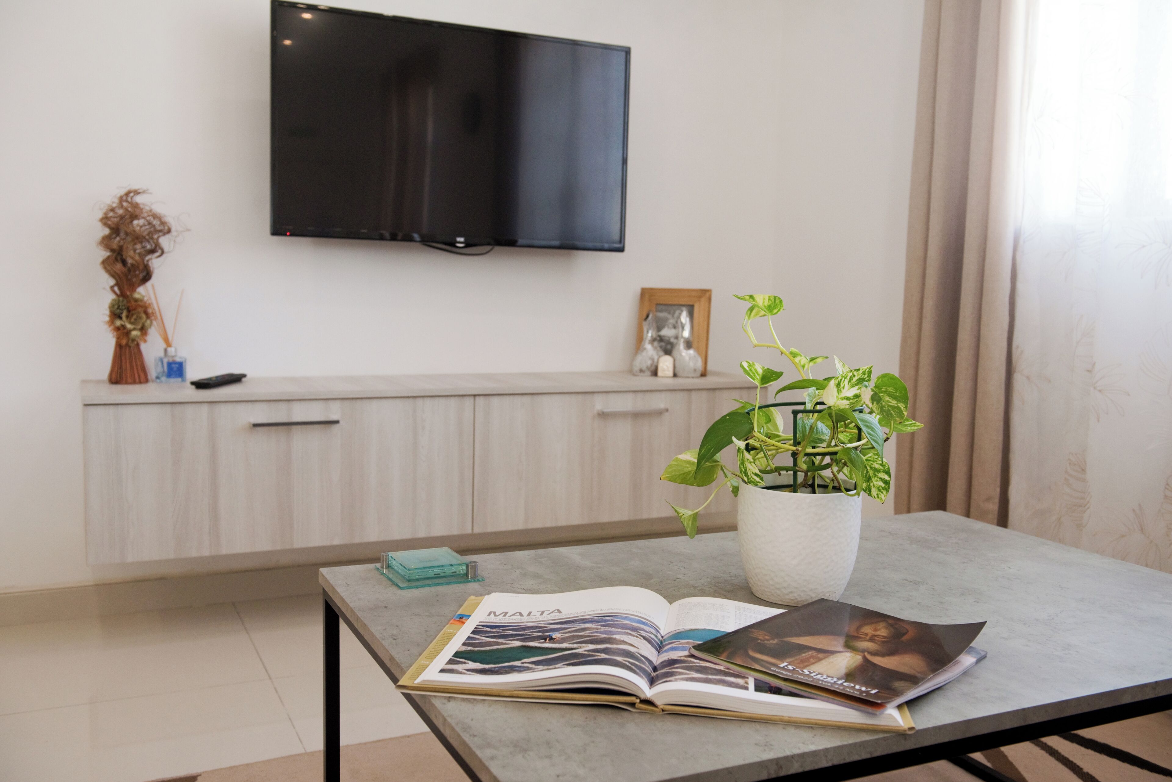 Apartamento, balcón, vistas a la ciudad | Zona de estar