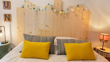 1 habitación, tabla de planchar con plancha, wifi y ropa de cama