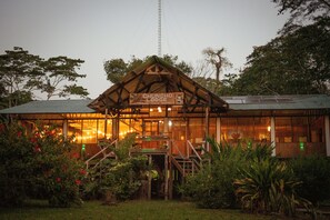Façana frontal de l'allotjament