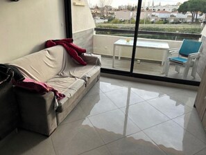 Living area - 4-person apartment (Le Grau-du-Roi)