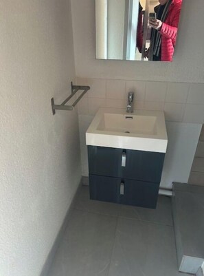 Toilet paper - 4-person apartment (Le Grau-du-Roi)