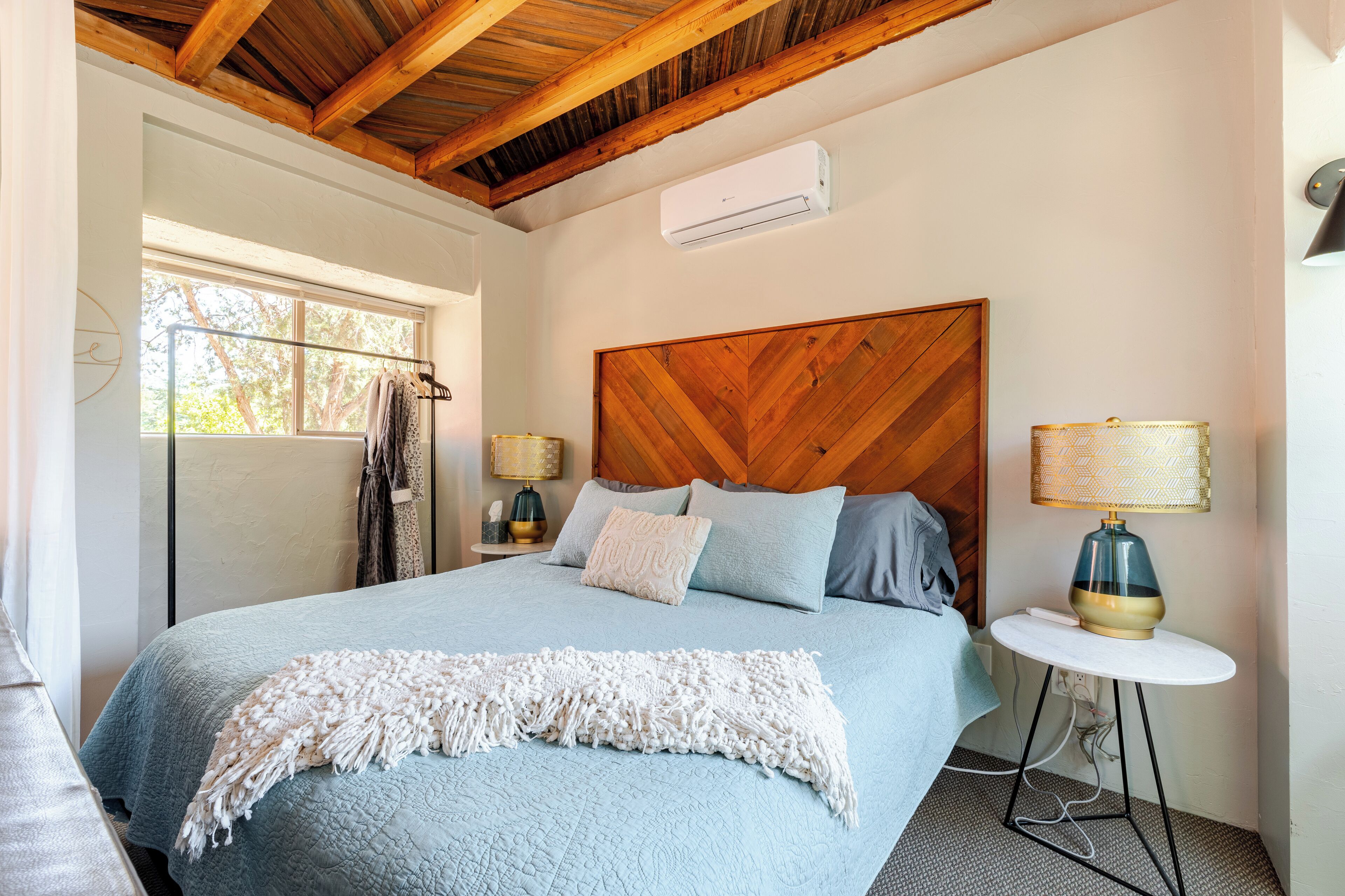 1 bedroom, iron/ironing board, internet, bed sheets