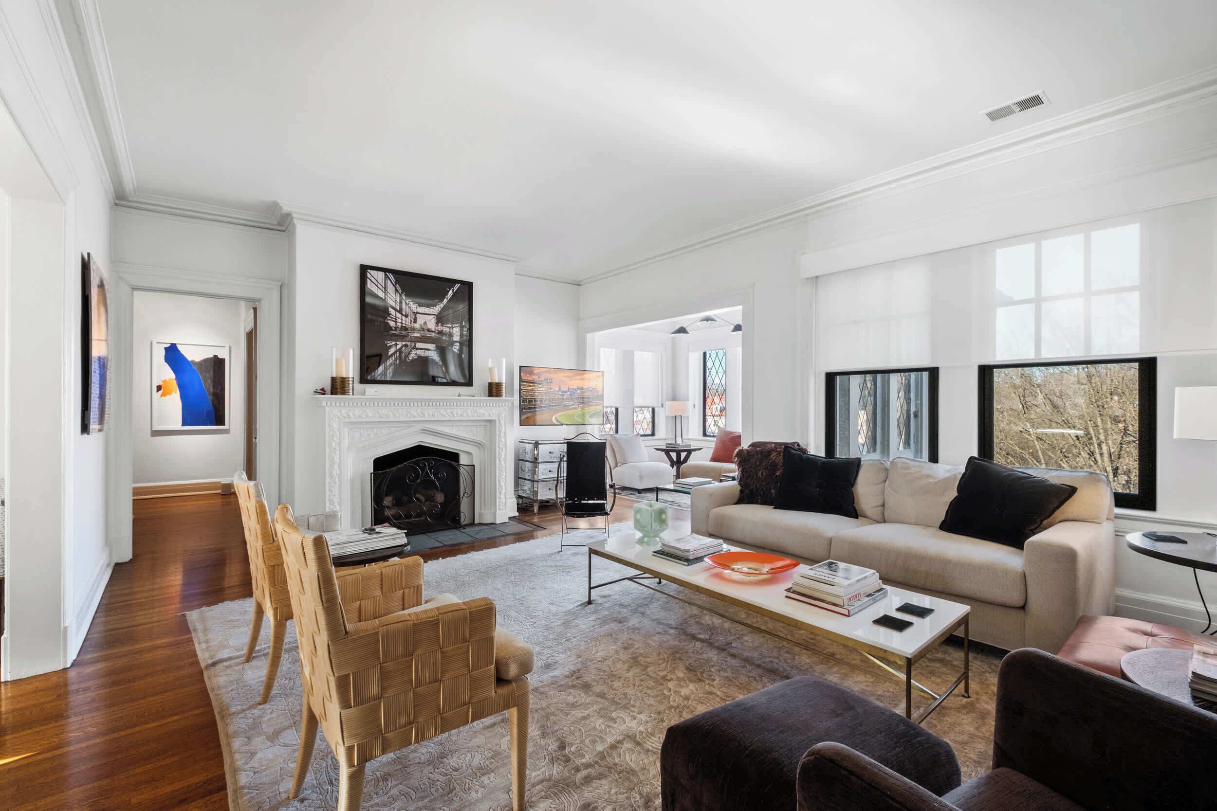 Televisión y oficina 