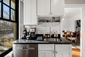 Fridge, microwave, oven, stovetop - Urban Louisville 3BR home best for extended stays! (Louisville)