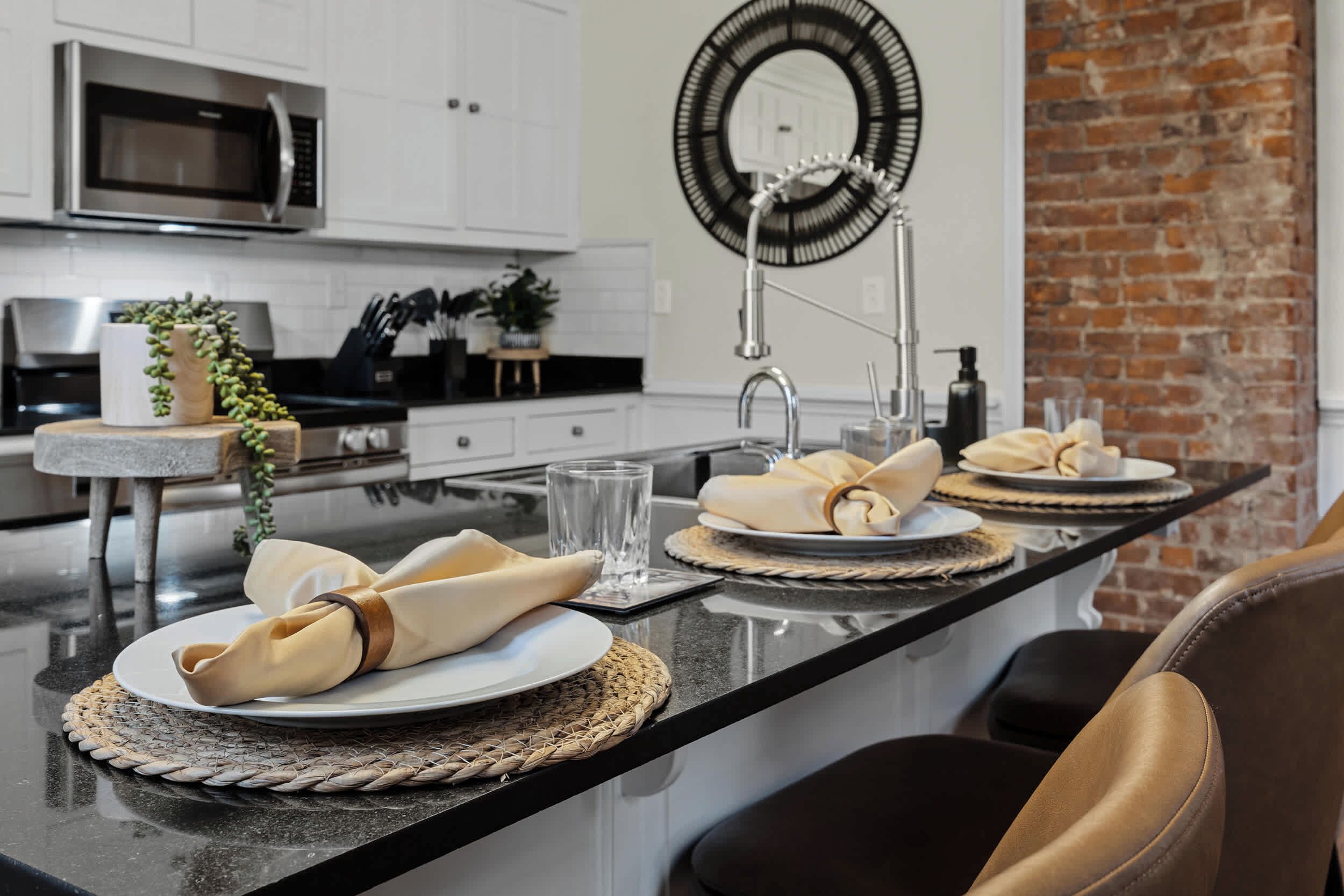 Kylskåp, mikrovågsugn, ugn och spishäll