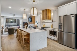 Fridge, microwave, oven, stovetop - New Luxe Southern Sanctuary Belleview West at Nash (Nashville)