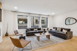 TV, fireplace, offices - NEW Modern Nashville Escape with Rooftop Hot Tub (Nashville)