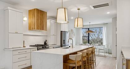 Luxury Nash Home w/ Rooftop Downtown Skyline Views