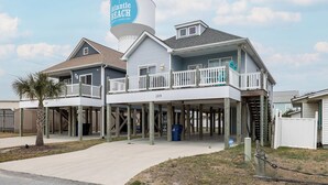 Exterior - Molly's Beachside Cottage 3BR 2BA Almost Oceanfront in Atlantic Beach (Atlantic Beach)