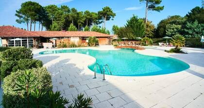 Cottage Near Lake Parentis With Pool