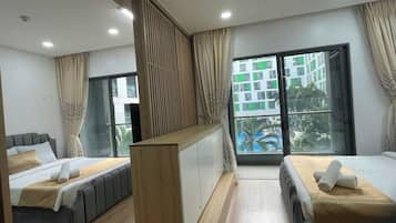 Premier Suite, 2 Bedrooms, Club Lounge Access, City View | Egyptian cotton sheets, premium bedding, down comforters