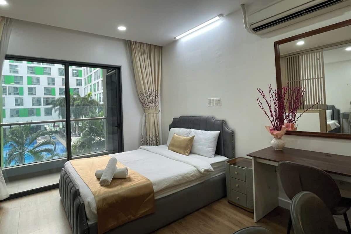 Egyptian cotton sheets, premium bedding, down comforters