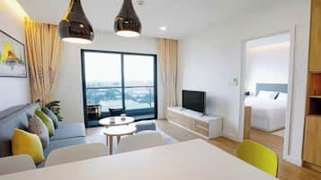 Grand Suite, 1 Bedroom, Club Lounge Access, City View | Egyptian cotton sheets, premium bedding, down comforters