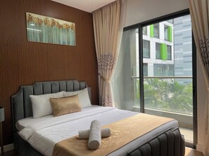 Suíte grand, 1 quarto, acesso ao Club Lounge, vista para a cidade | Roupas de cama de algodão egípcio, roupas de cama premium