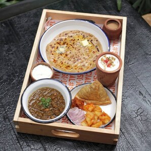 Free daily buffet breakfast - Hotel Golden Suites Amritsar (Amritsar)