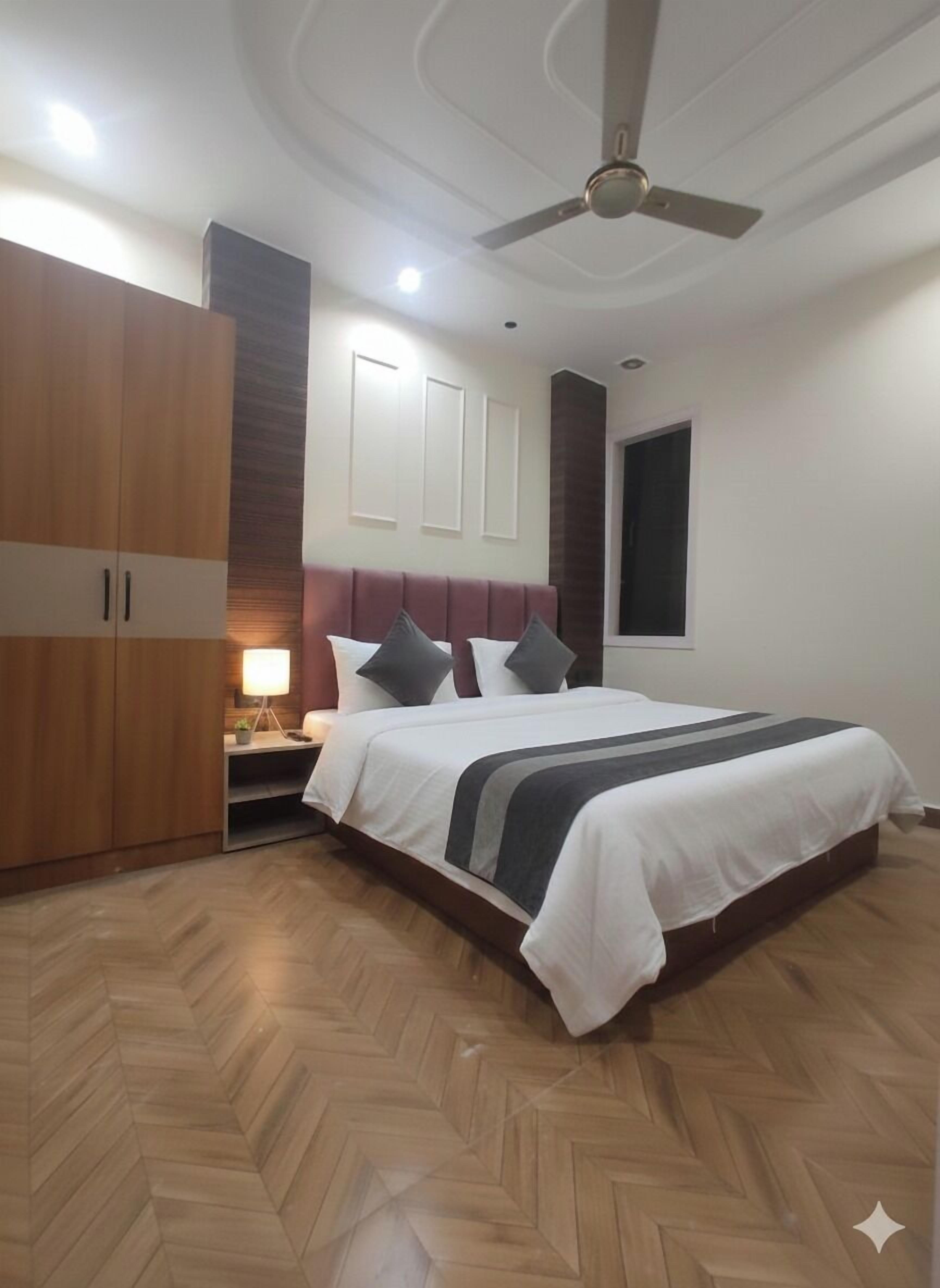 Premium Room | Laptop workspace, free WiFi