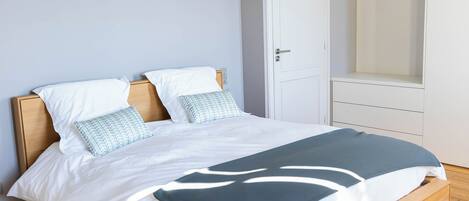 Bügeleisen/Bügelbrett, Internetzugang, Bettwäsche