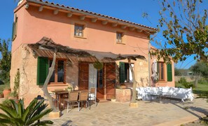 Outdoor dining - Country House 'Can Mollet' with Mountain Views, Private Terrace and Wi-Fi (Santa Margalida)
