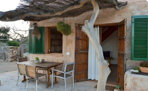 Outdoor dining - Country House 'Can Mollet' with Mountain Views, Private Terrace and Wi-Fi (Santa Margalida)