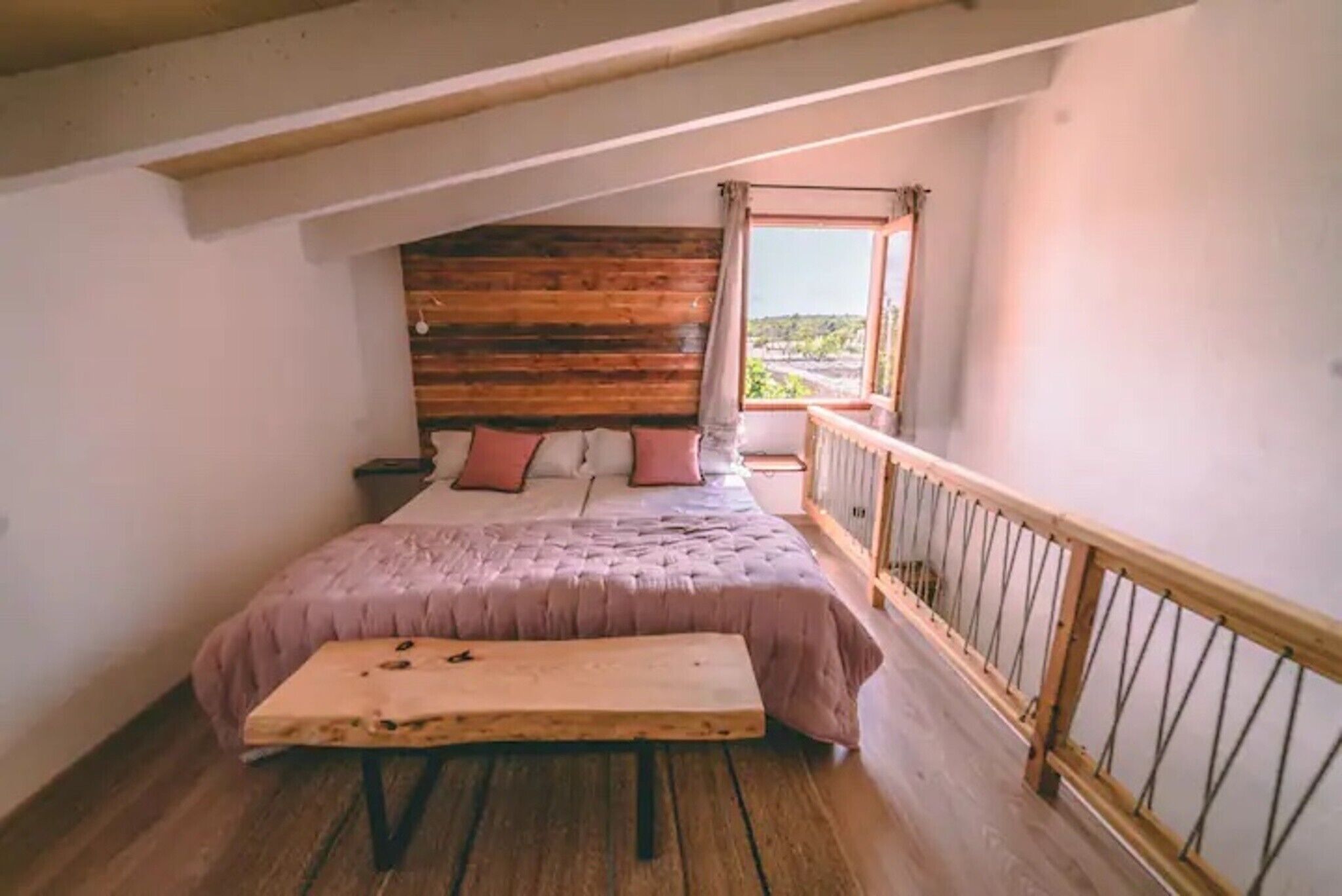 2 bedrooms, desk, iron/ironing board, WiFi