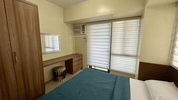 2 bedrooms, internet, bed sheets