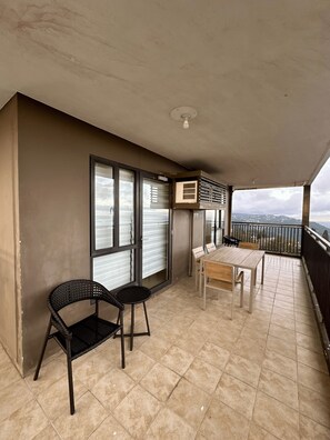 Outdoor dining - BalaiCo Tagaytay 12F 2BR w/ balcony TAAL view (Tagaytay City)