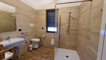 Deluxe Quadruple Room, Mountain View | Bathroom