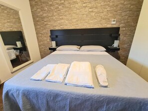 Quarto quádruplo luxo, vista para a montanha | Cofres nos quartos, quartos à prova de som