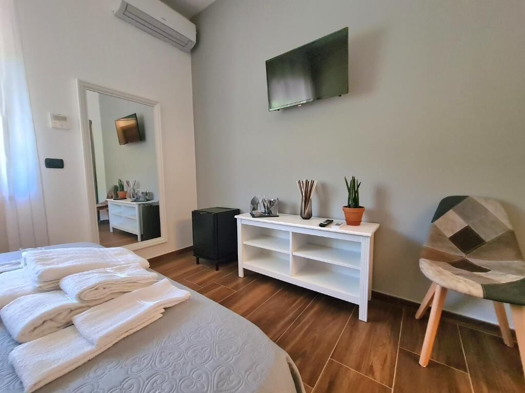 In-room safe, soundproofing, iron/ironing board, free WiFi