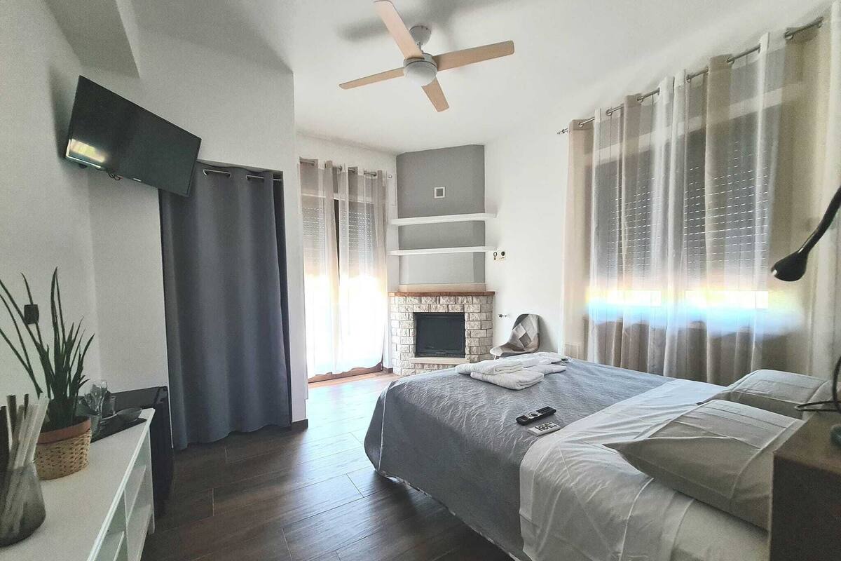 Deluxe Quadruple Room, Mountain View | In-room safe, soundproofing, iron/ironing board, free WiFi