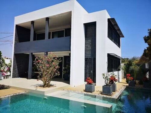 Luxury villa - 50m beach - heart of Somone