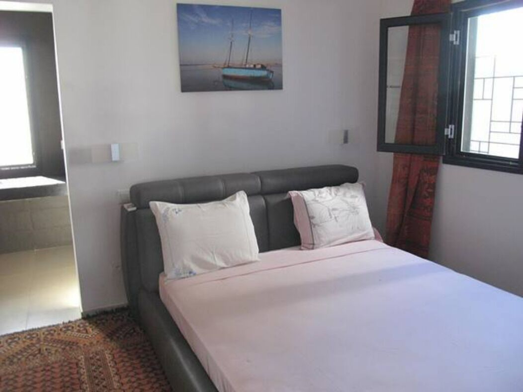6 bedrooms, iron/ironing board, WiFi, bed sheets