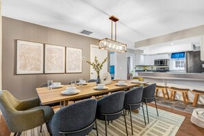 Dining - Shenandoah Wildwood Retreat w/Firepit and Hot tub (Shenandoah)