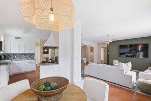 Interior - The Courtside Oasis, Mini Golf, Pool, Hot Tub (San Antonio)