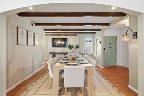 Dining - The Courtside Oasis, Mini Golf, Pool, Hot Tub (San Antonio)