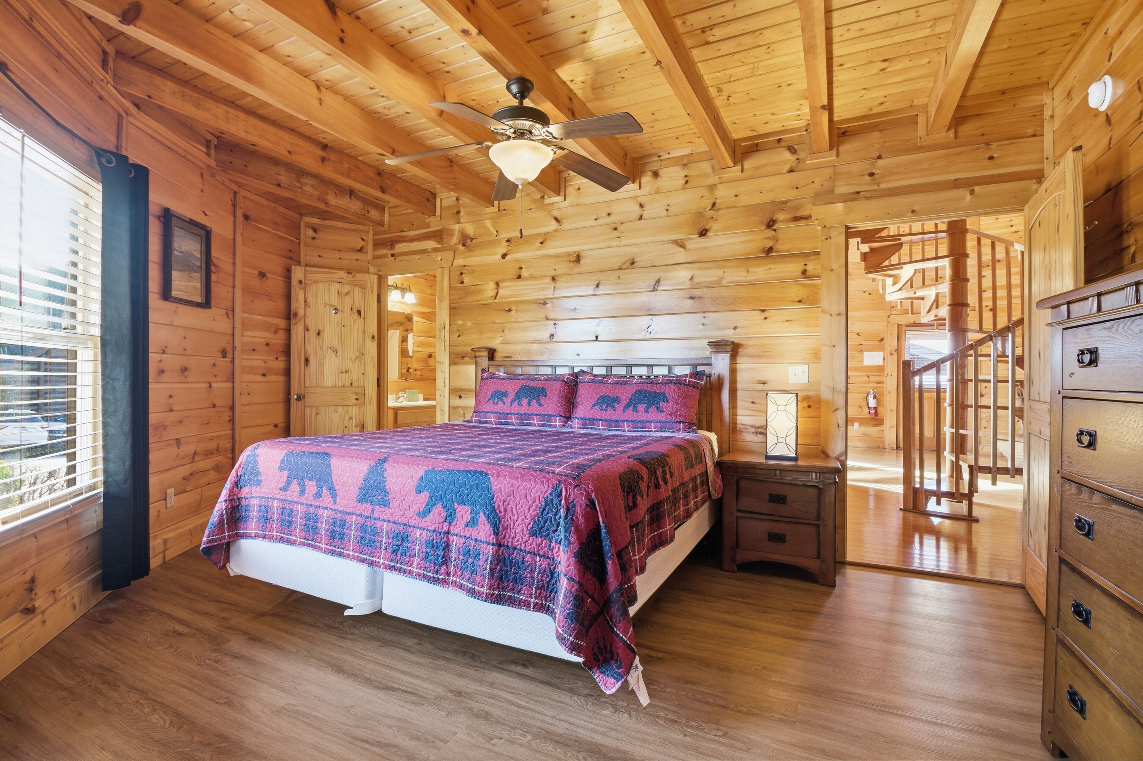Executive Cabin, 2 Bedrooms, Hot Tub, Mountain View | Individually decorated, individually furnished, iron/ironing board