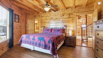 Executive Cabin, 2 Bedrooms, Hot Tub, Mountain View | Individually decorated, individually furnished, iron/ironing board