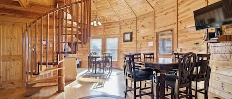 Cabaña ejecutiva, 2 habitaciones, hidromasaje, vista a la montaña | Servicio a la habitación