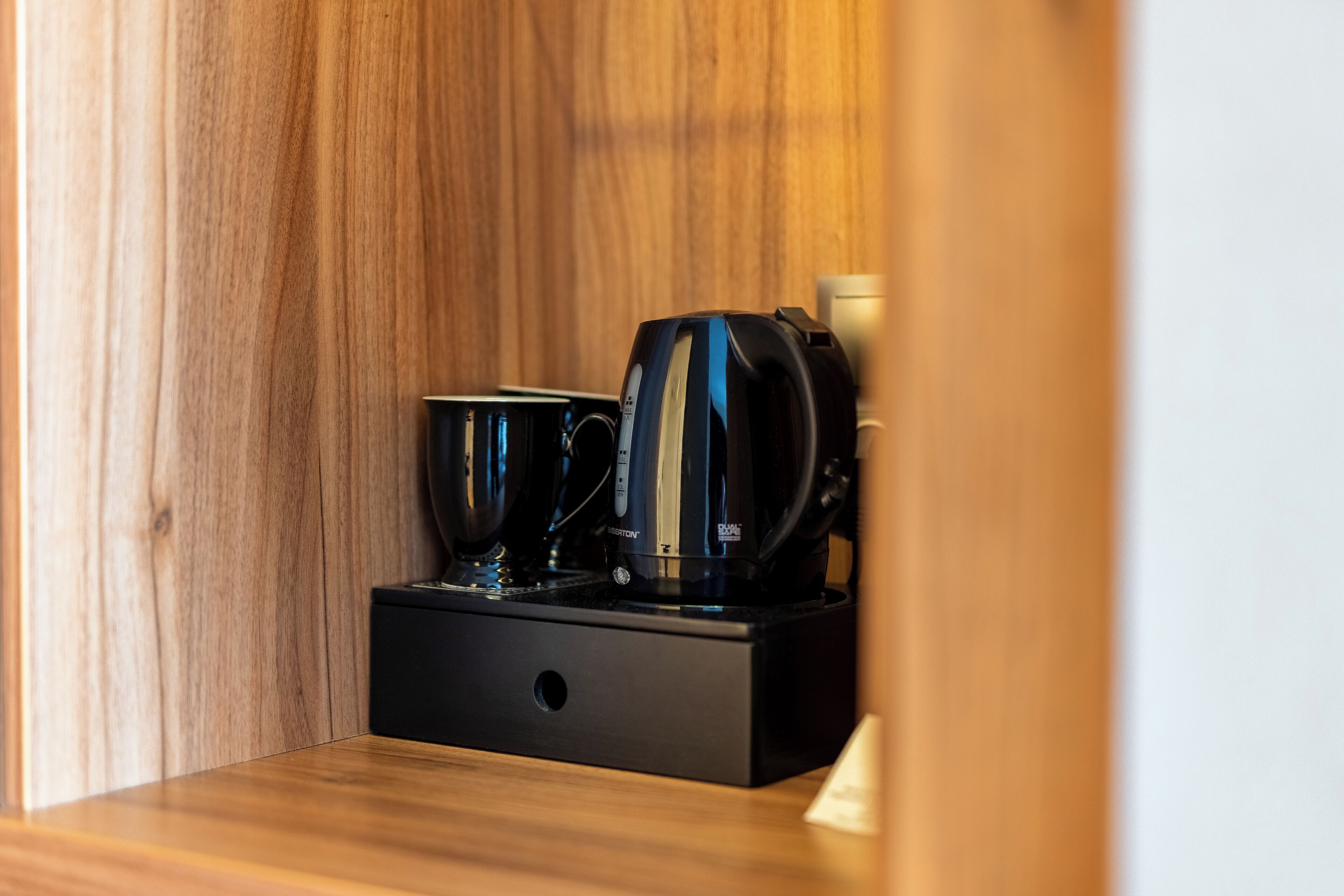 Desk, laptop workspace, free WiFi