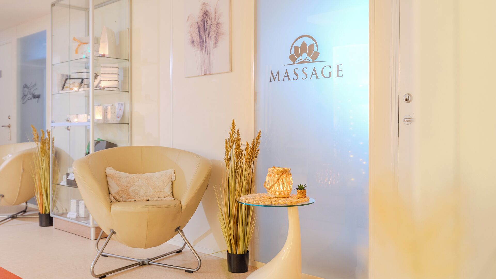 Couples treatment rooms, body treatments, body scrubs, facials