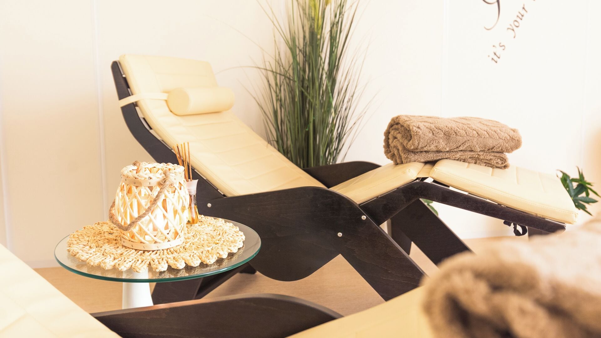 Couples treatment room(s), body treatments, body scrubs, facials