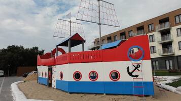 Children’s play area – outdoor