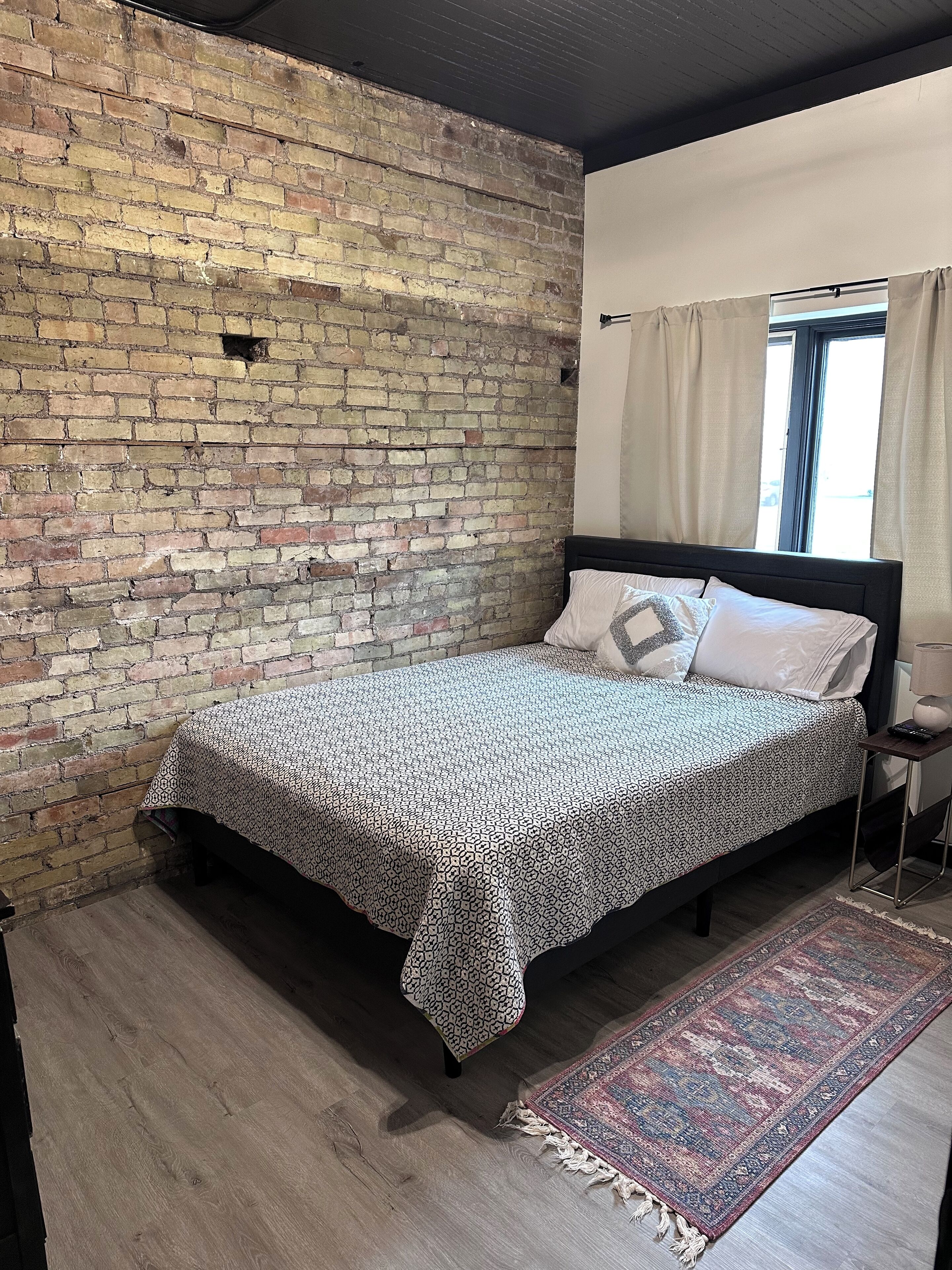 1 habitación, tabla de planchar con plancha, wifi gratis y ropa de cama 