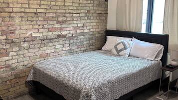 1 habitación, tabla de planchar con plancha, wifi gratis y ropa de cama