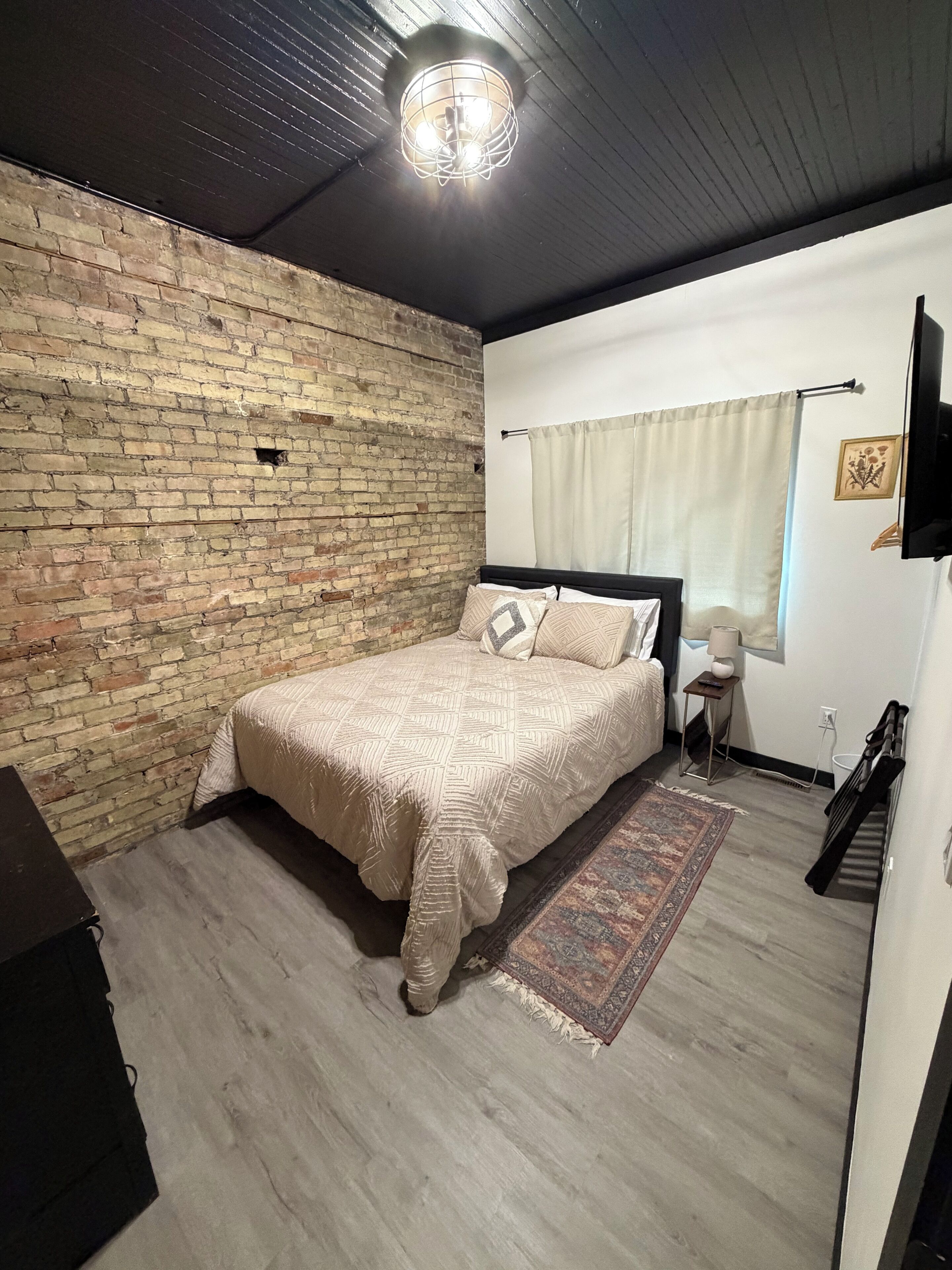 1 habitación, tabla de planchar con plancha, wifi gratis y ropa de cama 