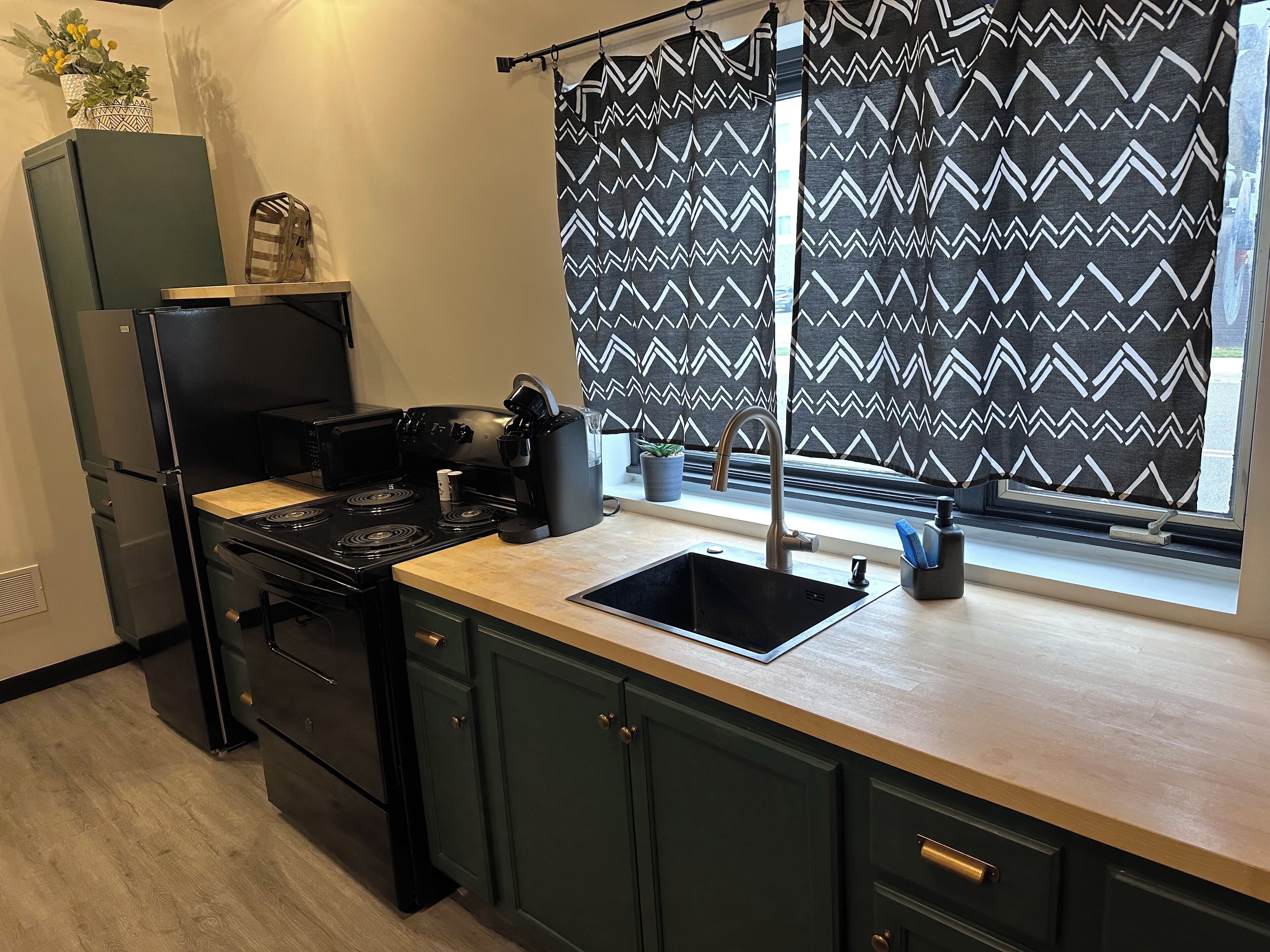 Refrigerador, microondas, horno, placa de cocina