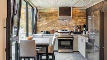 Frigorífico, horno, placa de cocina y lavavajillas