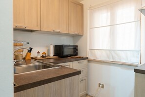 Kühlschrank, Ofen, Herdplatte, Geschirrspüler